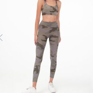 Aeropostale green camouflage leggings